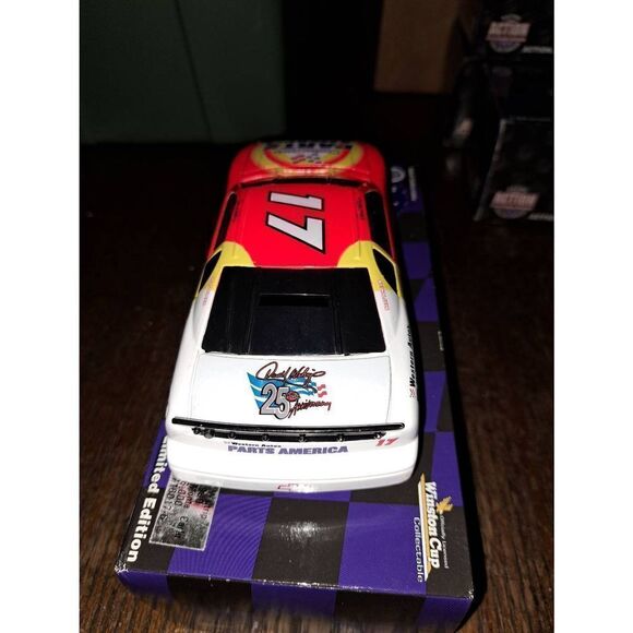 Vintage 96 Action Platinum Collectibles Darrell Waltrip Die Cast Nascar Race Car - Picture 5 of 9